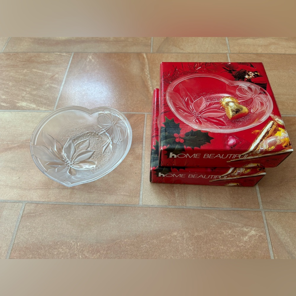 Mikasa Crystal Clear Glass Holiday Christmas Poinsettia Trinket Dish